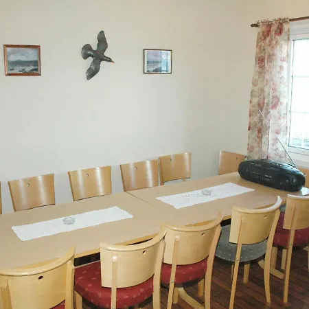 Two-bedroom In 1 Lauvstad